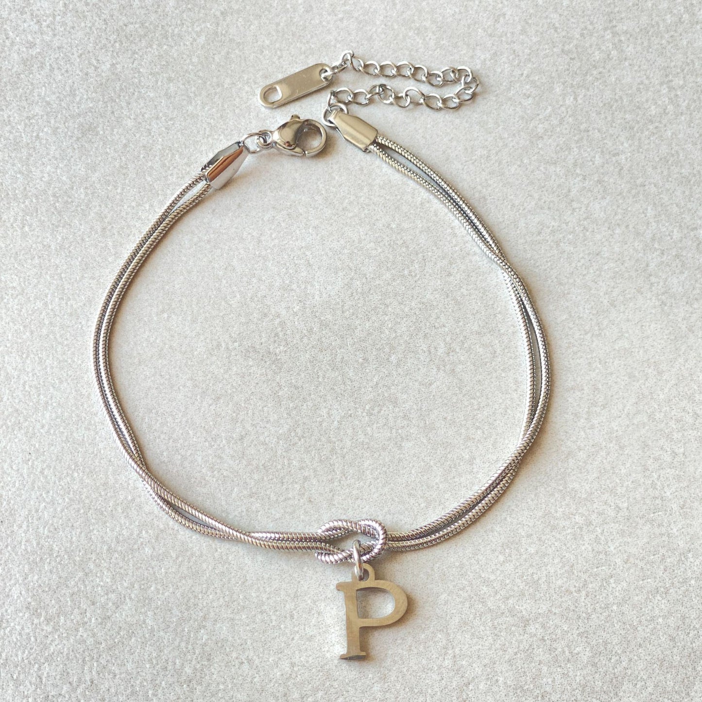 Nya bokstaven AZ kärleksknut armband för kvinnor par guldfärg läcker ormkedja berlockarmband rostfritt stål smycken present alla hjärtans dag presenter