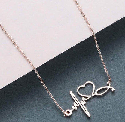 Collier de battement de coeur Les femmes aiment les colliers de coeur