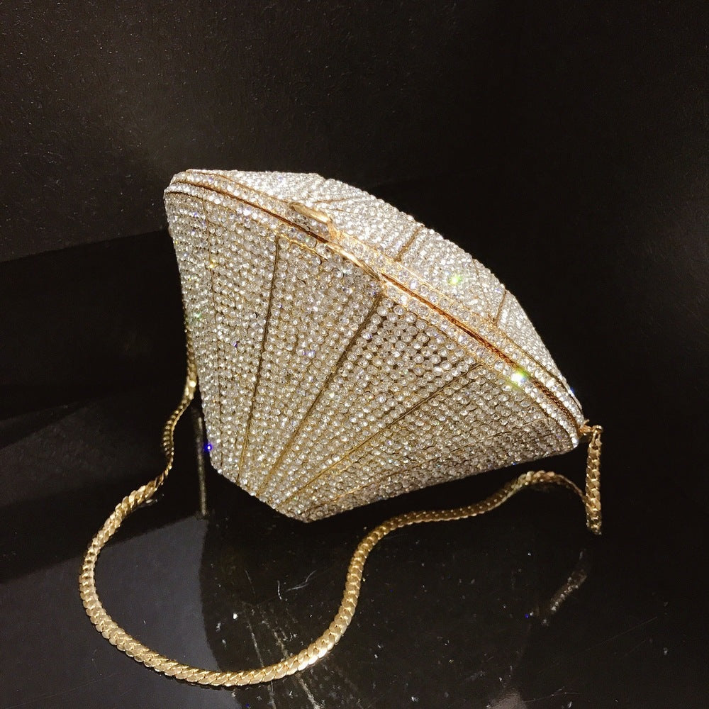 Three-dimensional diamond shape handbags