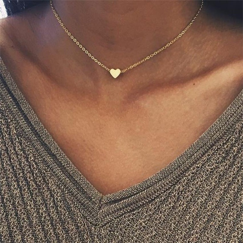 Collier en forme de petit cœur pour femmes, chaîne courte, pendentif en forme de cœur