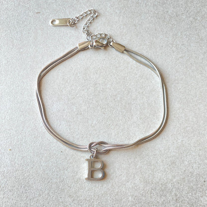 Nya bokstaven AZ kärleksknut armband för kvinnor par guldfärg läcker ormkedja berlockarmband rostfritt stål smycken present alla hjärtans dag presenter