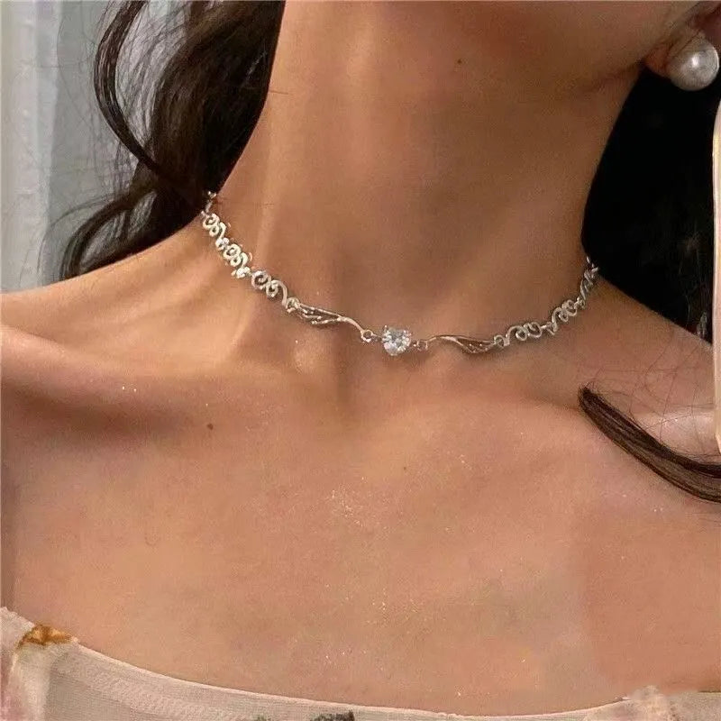 Collier ras du cou irrégulier couleur argent pour femmes, chaîne de clavicule en cristal, cœur d'amour, vente en gros de bijoux