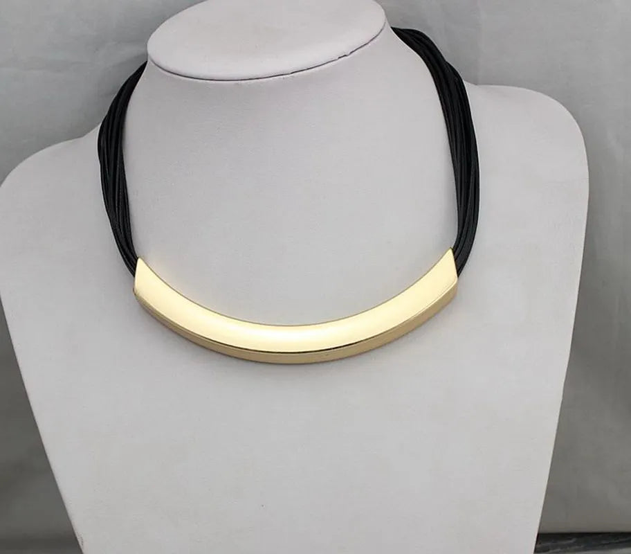 collier chaîne en métal chaîne en cuir noir