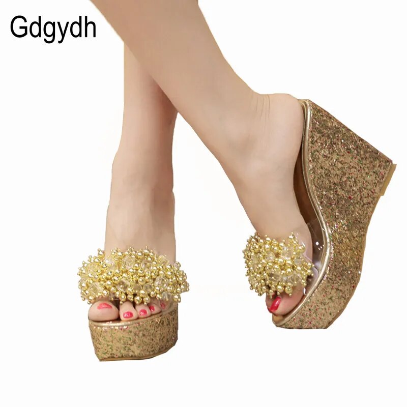 Gdgydh Rhinestone Wedges Sandaler Kvinnor Sexiga Trifle Slides Casual Beading Öppen tå Kvinnliga Sandaler Plattformsskor