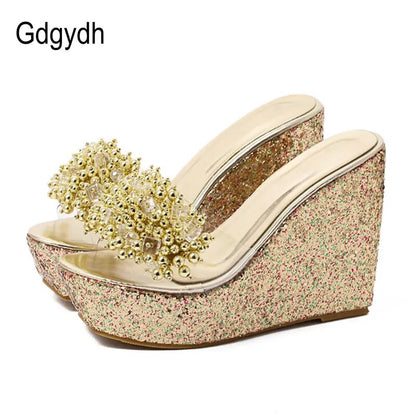 Gdgydh Rhinestone Wedges Sandaler Kvinnor Sexiga Trifle Slides Casual Beading Öppen tå Kvinnliga Sandaler Plattformsskor