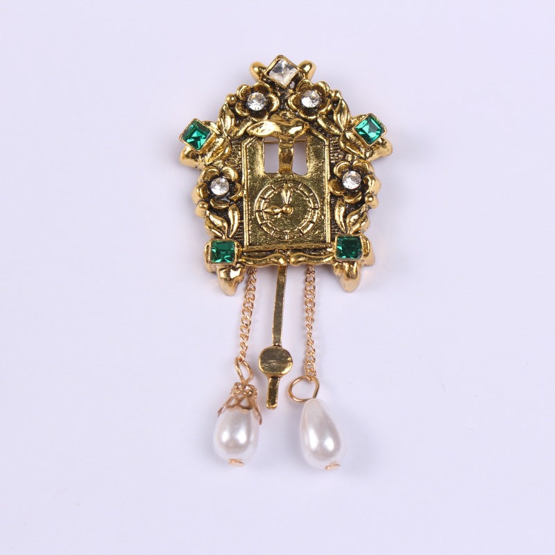 Design Court Retro Baroque Style Coat Brooch