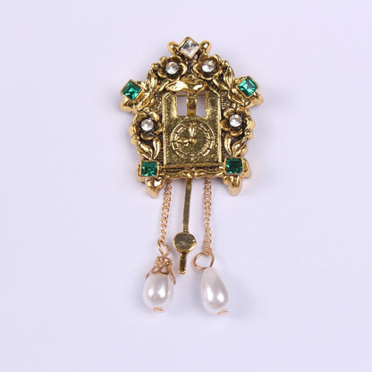 Design Court Retro Baroque Style Coat Brooch