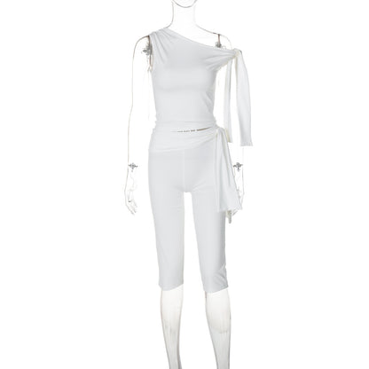 Enaxlad, kallaxlad design, bandage, åtsittande tvådelad kostym