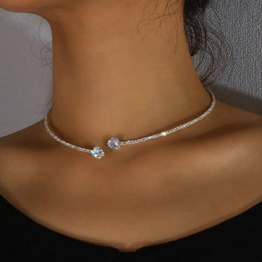 Modesmycken Rhinestone Heart Collar Choker Halsband För Kvinnor Silver Färg Enkel Öppen krage Halsband Moments Smycken Tillbehör