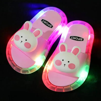 Pantoufles pour enfants garçons et filles, chaussures imprimées d'animaux de dessin animé, chaussures éclairées à la mode, mignonnes, pantoufles de salle de bain pour enfants en bas âge, talons plats