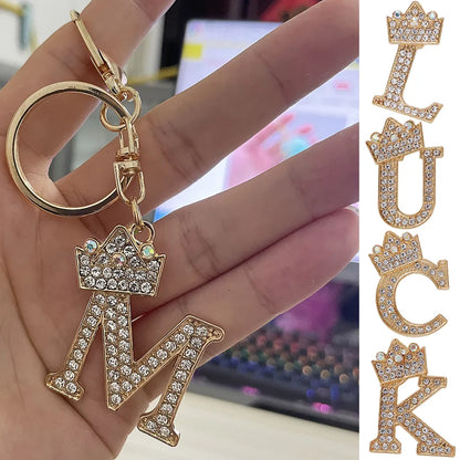 Lyxkrona 26 bokstäver Metallnyckelring Mode Strass Initial Nyckelring Väska Hänge Berlocker DIY Accessoarer Födelsedagspresenter