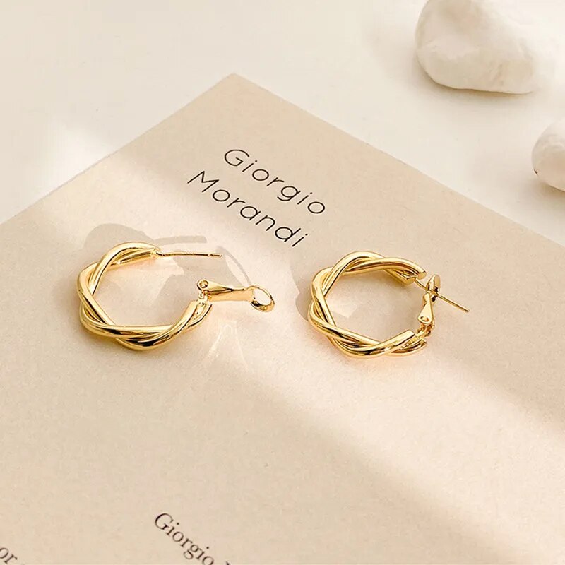 Fashion Distortion Interweave Twist Metal Circle Geometric Round Hoop Earrings for Women Accessories Retro Party Jewelry