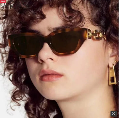 INS Vintage Cat Eye Sunglasses Women Trend New Fashion Small Metal Chain Sunglasses Elegant Eyeglasses Fashion Black Shades