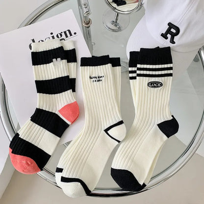 Chaussettes longues en coton pour femmes, Tube moyen, coréen, blanc, respirant, loisirs, filles, broderie, chaussettes masculines, rayures, printemps et été, mignonnes