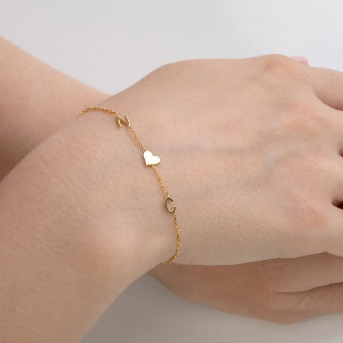 Anpassade bokstäver Namn Armband För Kvinnor Män Barn Rostfritt Stål Guldfärgade Initialer Hjärtarmband Smycken Födelsedagspresent