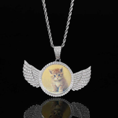 Collier pendentif ailes d'ange médaillons Photo personnalisé pour hommes, bijoux Hip Hop, pendentif glacé, nom gravé personnalisé, cadeau mémoire