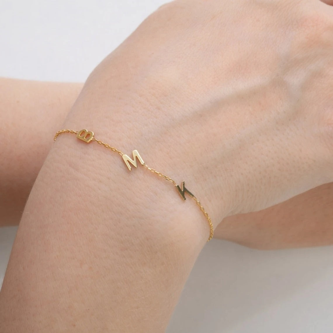Anpassade bokstäver Namn Armband För Kvinnor Män Barn Rostfritt Stål Guldfärgade Initialer Hjärtarmband Smycken Födelsedagspresent