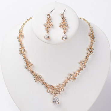 Ensemble de bijoux tendance avec collier et boucles d'oreilles pour femmes