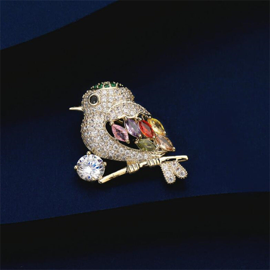 Broche d'oiseau pie animale entièrement en diamant