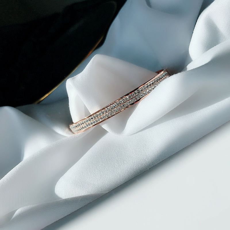 Armband i roséguld med titanstål, damhandsmycken, nät, rött
