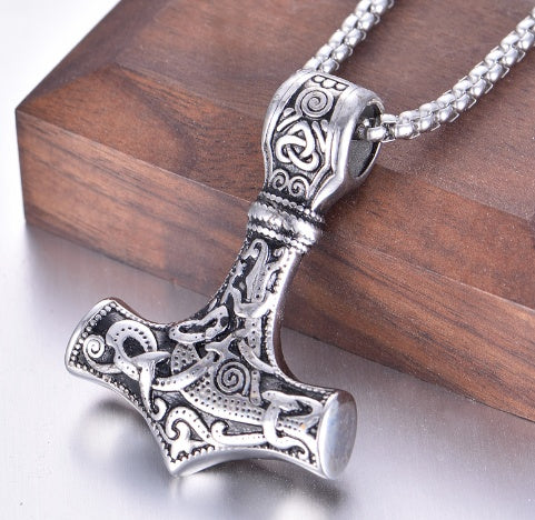 Chaîne à pendentif rune en corne circulaire fabriquée par Asgard