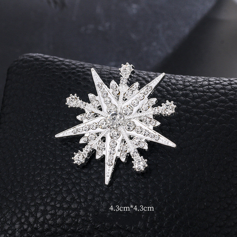 Broche avec diamant et étoile à huit branches