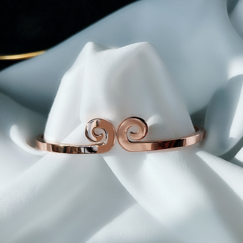Armband i roséguld med titanstål, damhandsmycken, nät, rött