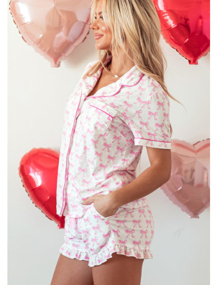 Kortärmad och veckad pyjamas med shorts